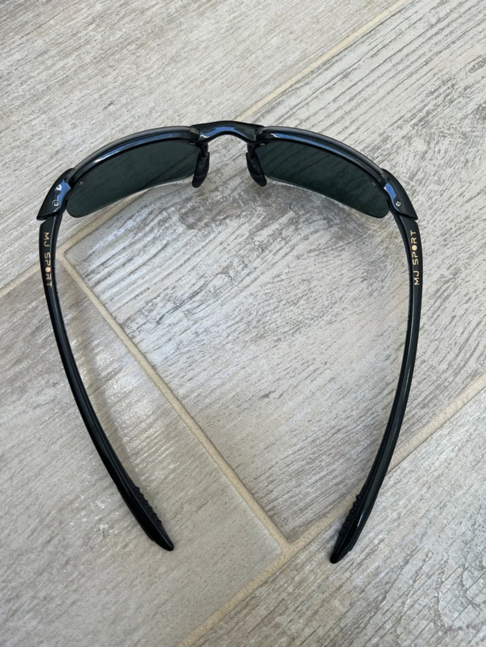 Maui Jim Sport Sunglasses with Brown Hard Case - Picture 4 of 8